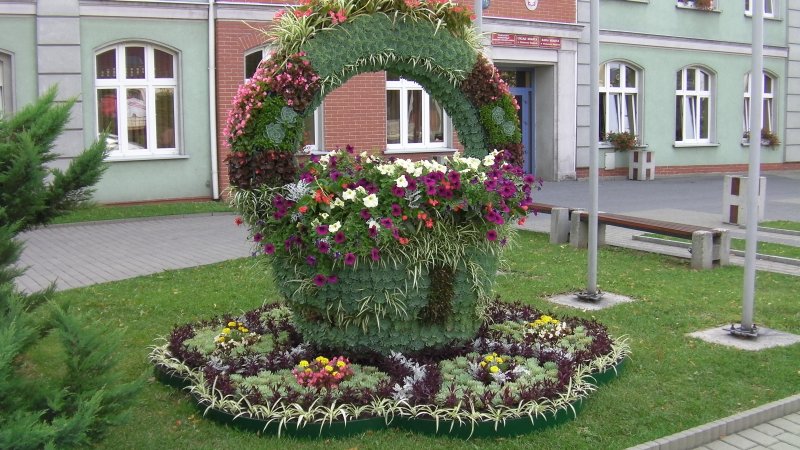 kosz kwiatowy z serwetą 10