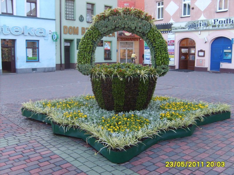 kosz kwiatowy z serwetą 3